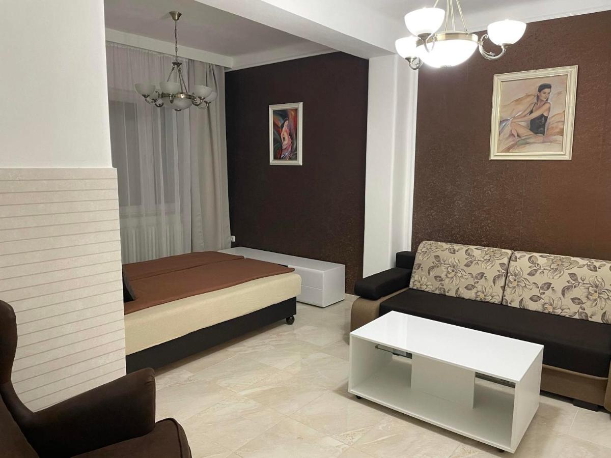 Adam Apartman Hajduszoboszlo Exterior photo