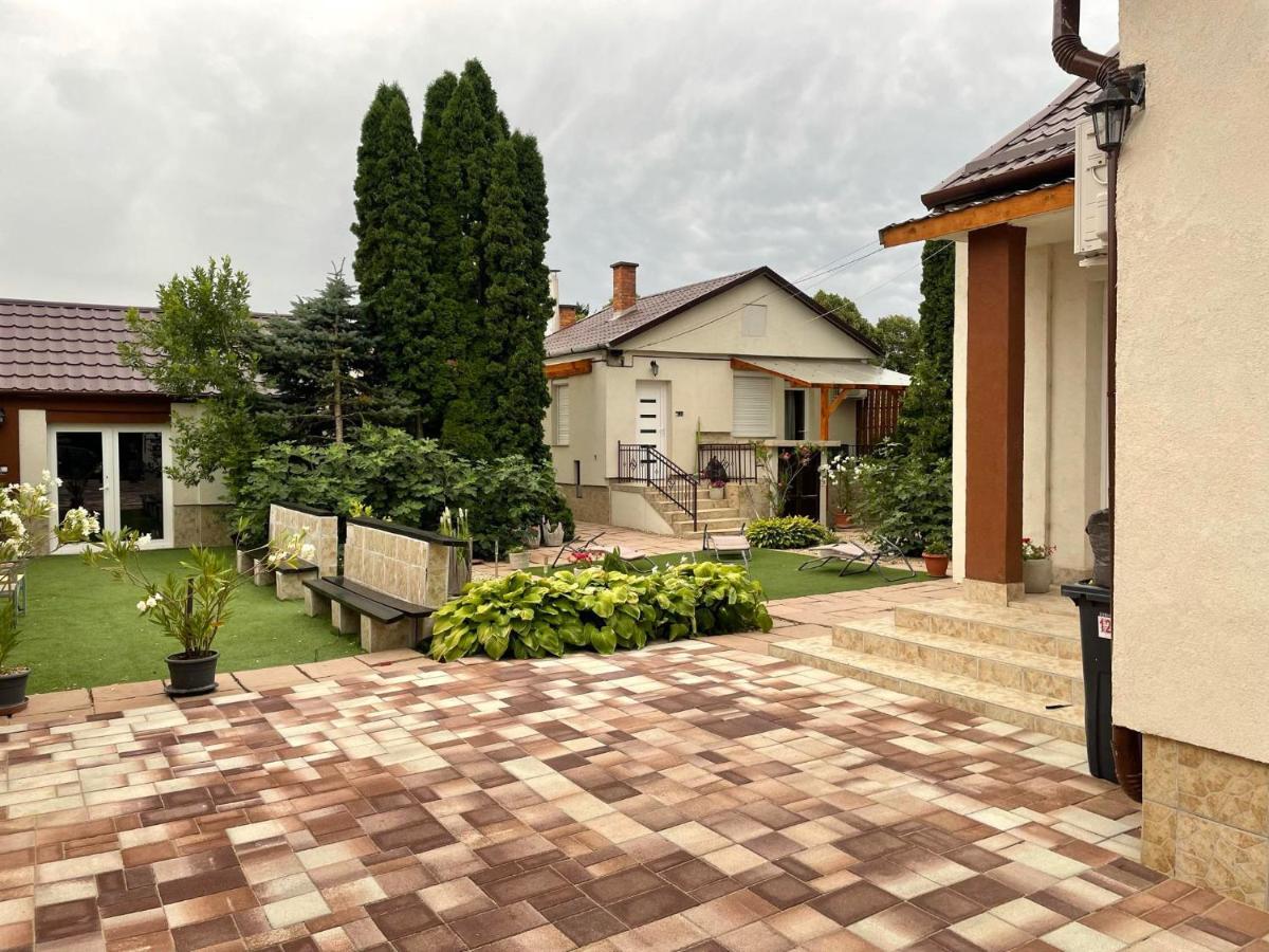 Adam Apartman Hajduszoboszlo Exterior photo