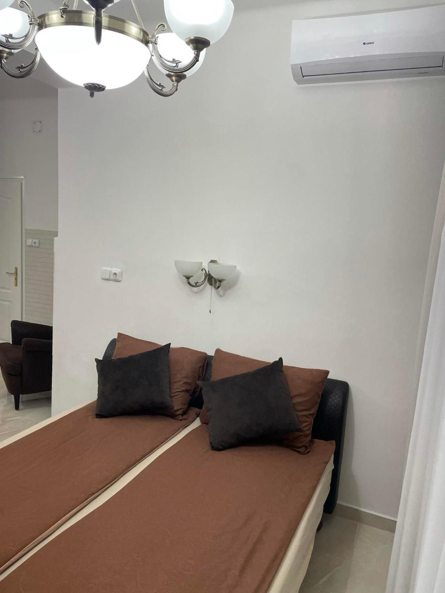 Adam Apartman Hajduszoboszlo Exterior photo