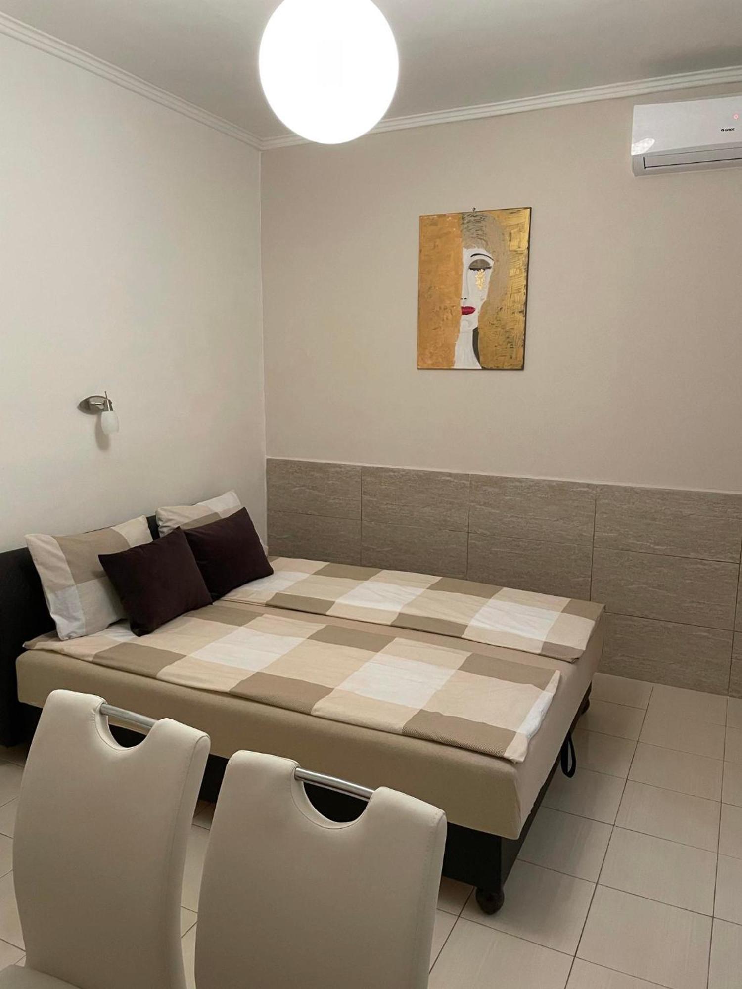 Adam Apartman Hajduszoboszlo Exterior photo