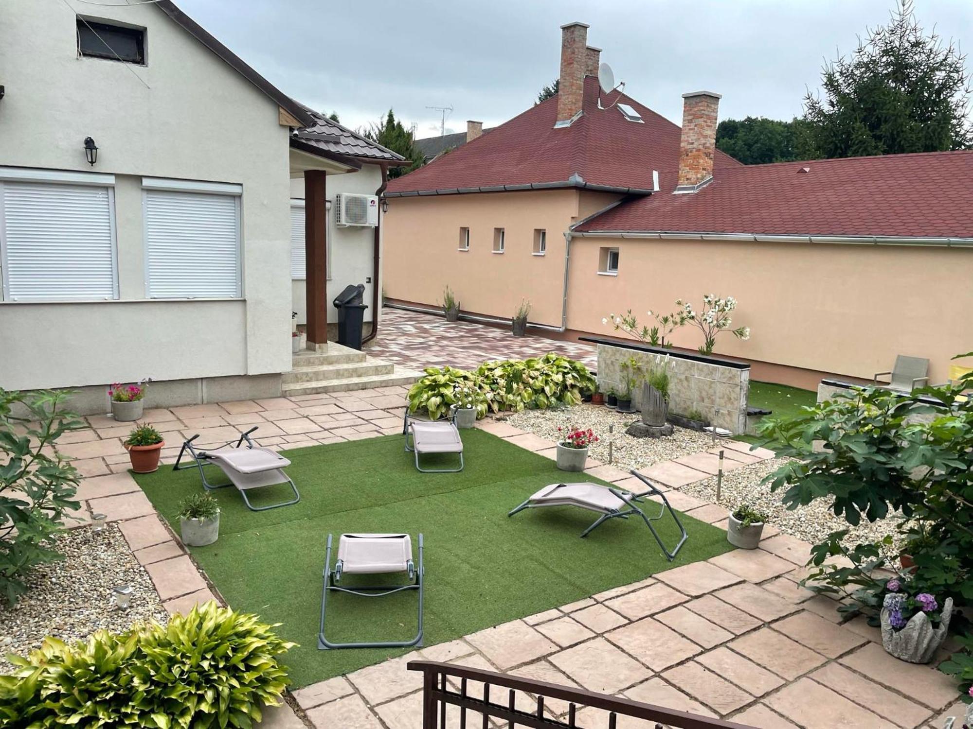 Adam Apartman Hajduszoboszlo Exterior photo