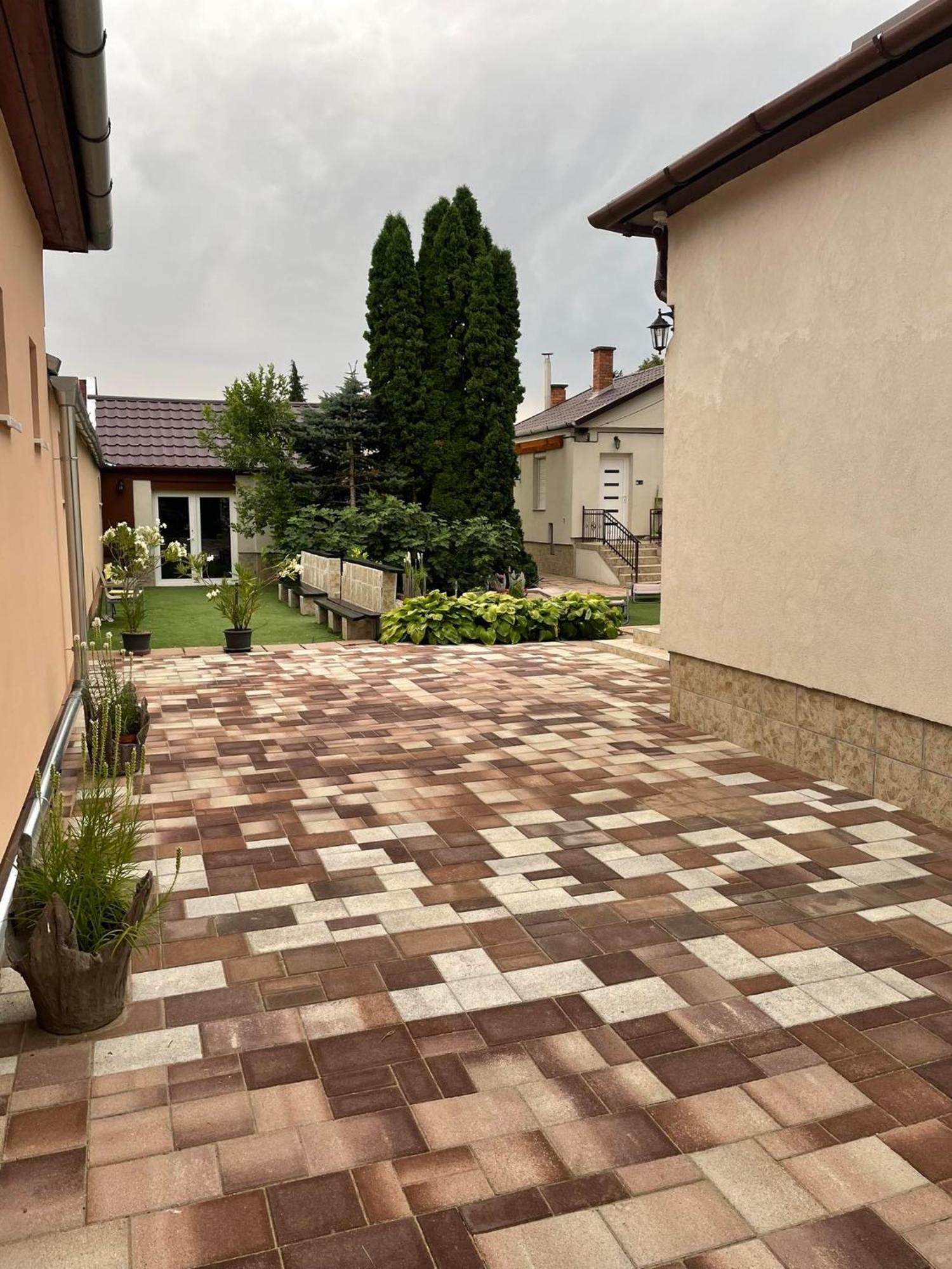 Adam Apartman Hajduszoboszlo Exterior photo