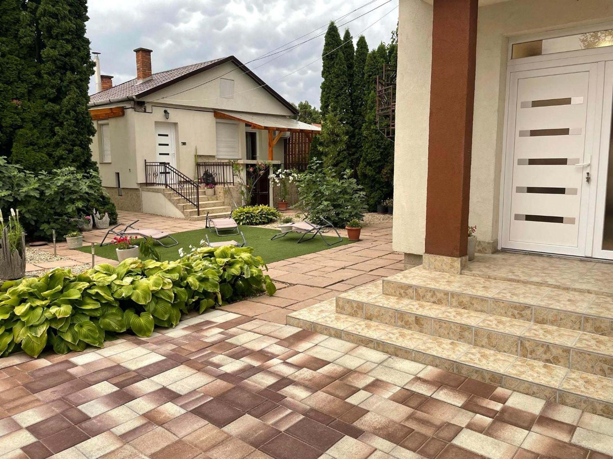 Adam Apartman Hajduszoboszlo Exterior photo